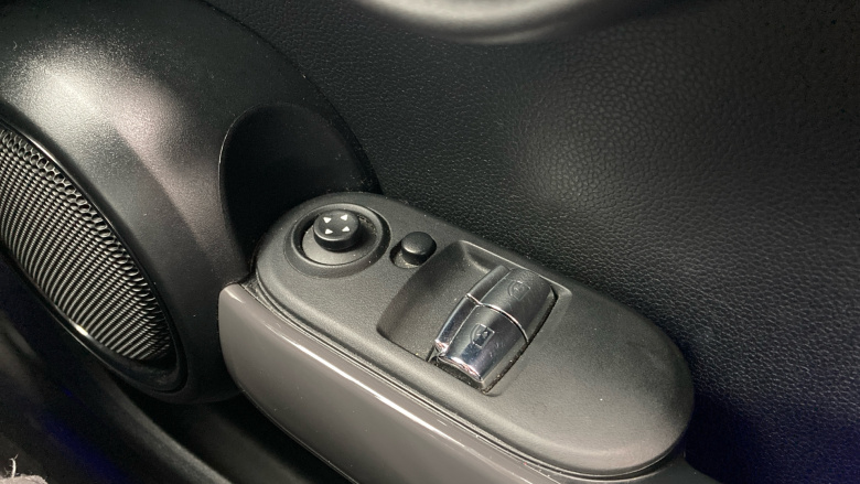 MINI Hatchback 1.5 Cooper Classic II 3dr Petrol Hatchback